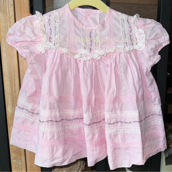 Vintage 1950s smock Lace Baby girl Dress gown Embroidered Puff Sleeves heirloom - Picture 1 of 8